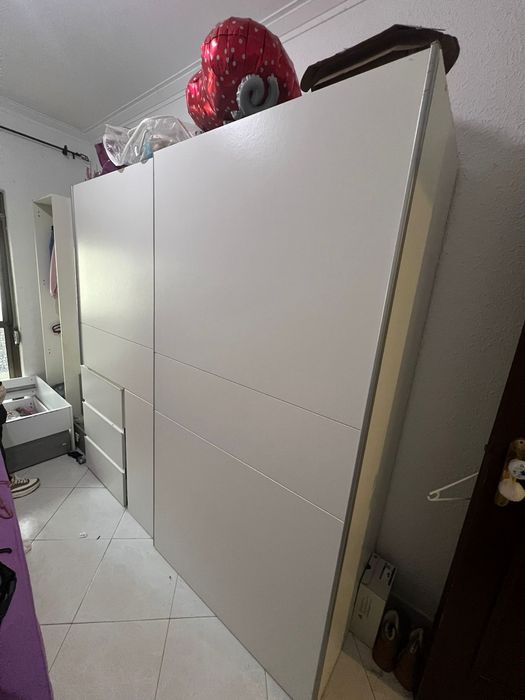 Roupeiro porta de correr