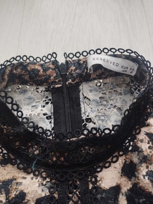 Reserved czarna sukienka w panterkę z koronką r. 34 XS