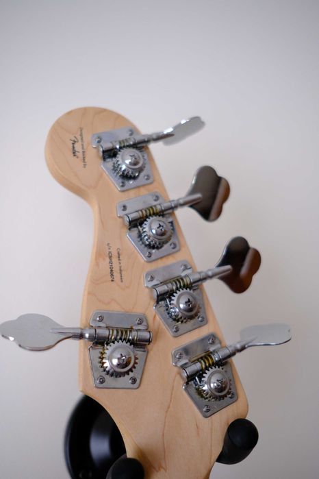 Squier Fender Jazz Bass 5 cordas