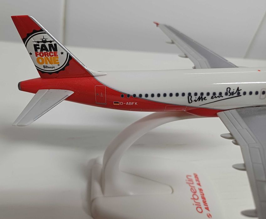 Avião de coleção AIR BERLIN Airbus 320 " Fan Force One  "