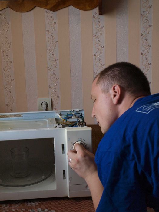 Ремонт побутової техніки: плити, мікрохвильовки, пилососи, витяжки