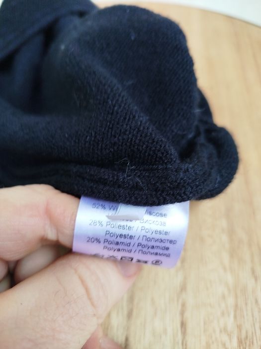 Czapka z wełny Merino czarna prosta okazja