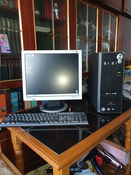 Комп'ютер (сист блок, монітор, клавіатура,  мишка)