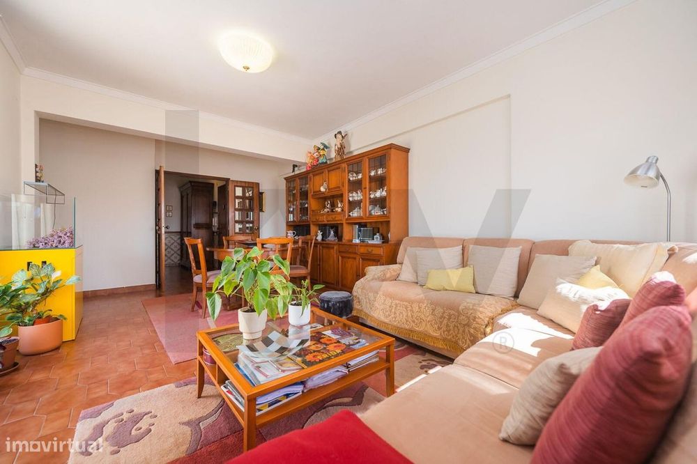 Agualva - Apartamento T3 de 160m2 com Amplo Terraço Único. — Agualva E Mira-Sintra, Lisboa