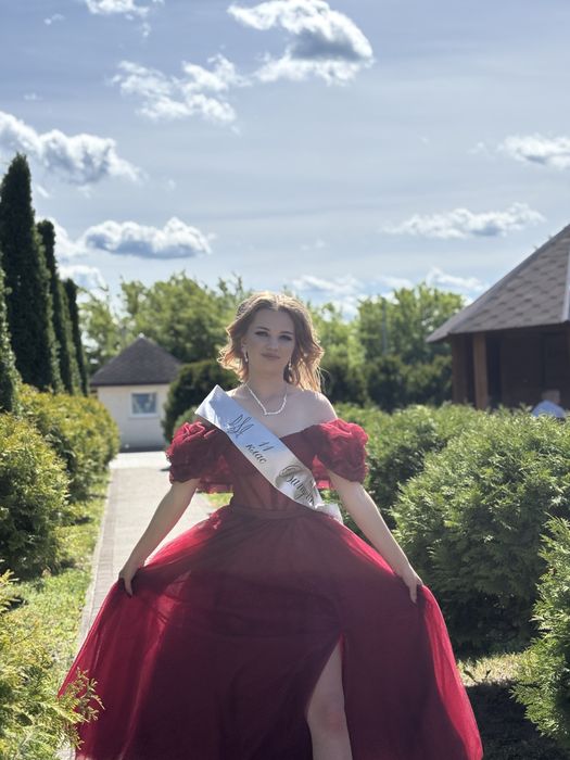 Неймовірна випускна сукня