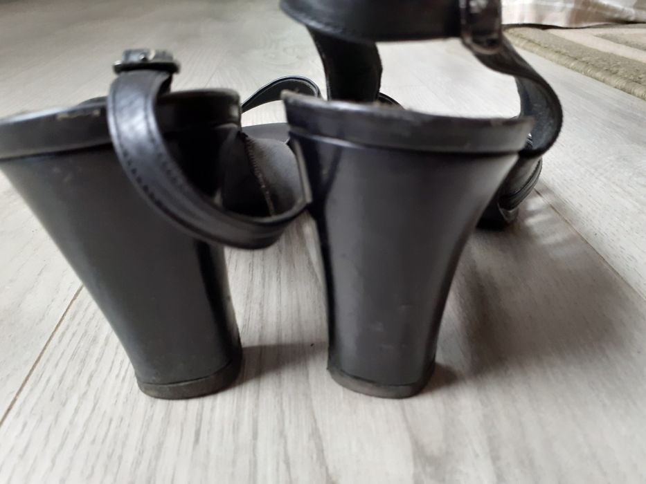Buty letnie na obcasach