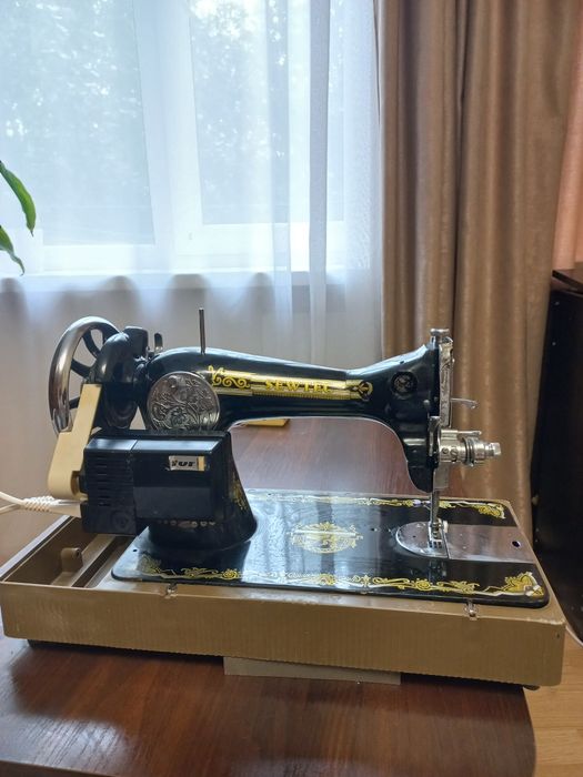 Продам швейну машинку