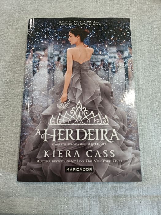 Coleção "A seleção" de Kiera Cass (Volumes 1,3 e 4)