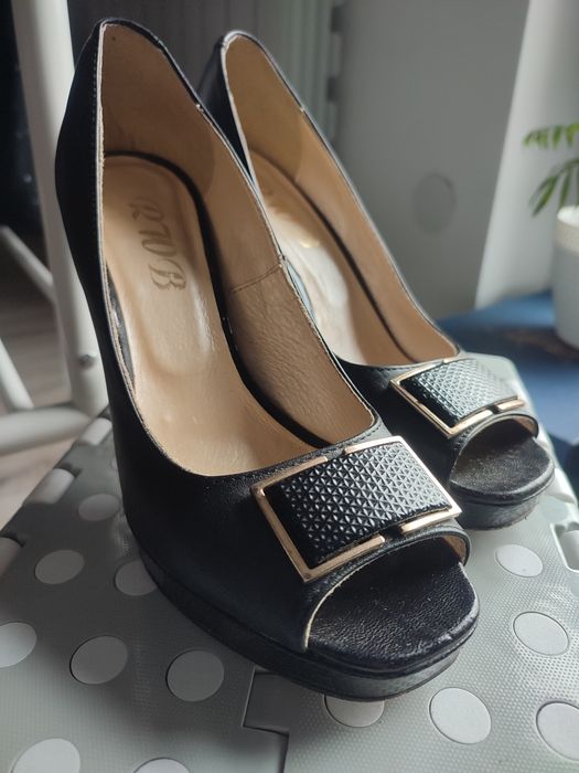 Szpilki na platformie