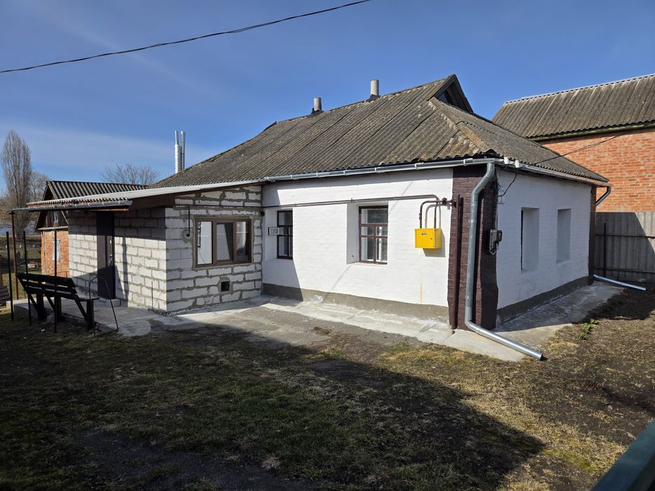 Будинок біля річки