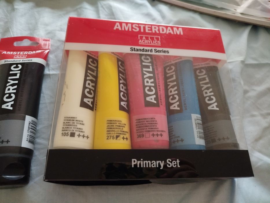 Material de pintura novo e semi-novo
