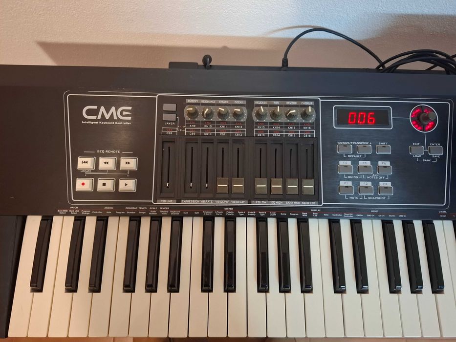 Nord Electro Rack 2 + teclado midi CME UF70