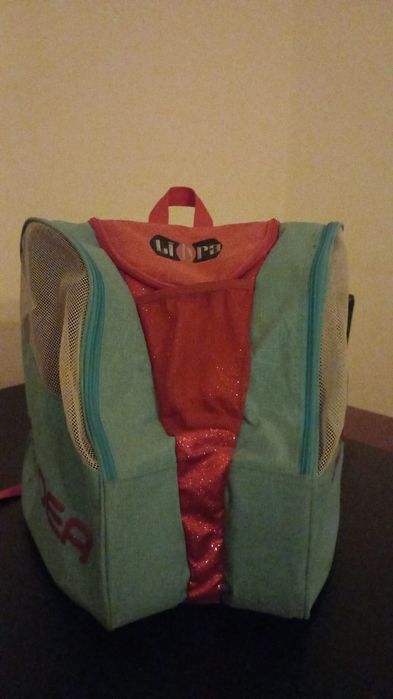 Patins, saco e proteções para patinagem artística