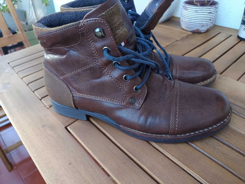 Botas castanhas