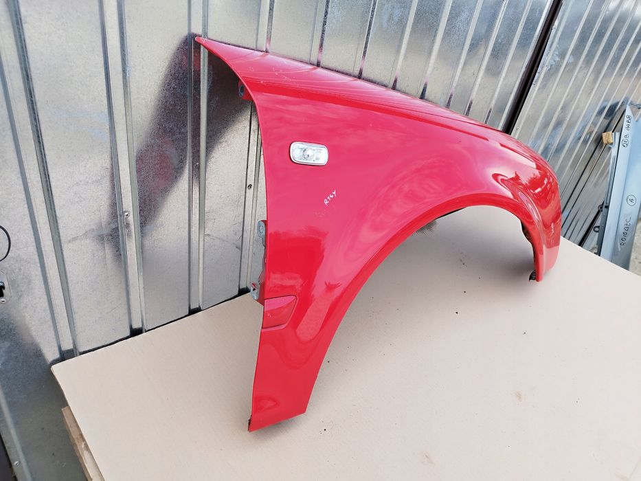 blotnik prawy przod audi a4 b7 cabriolet lata 2004-2008 czerwony