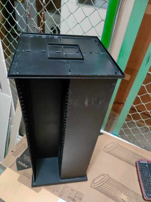 Stojak obrotowy na płyty CD