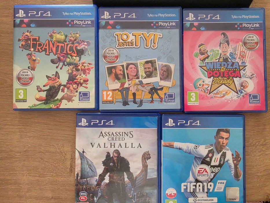 PS4 500GB + pad + 5 gier