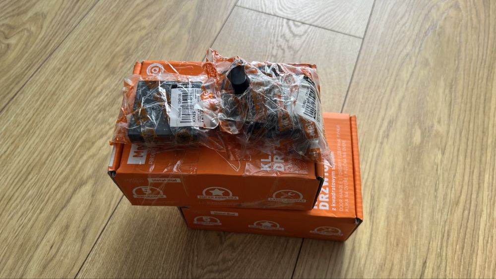 Klamka Euforia 2x z kwadratowym szyldem, czarny mat NOWE