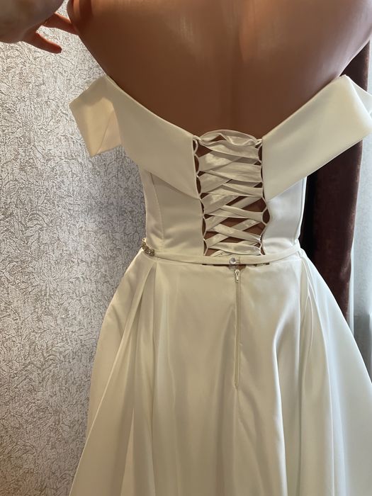 Весільна сукня в ідеальному стані