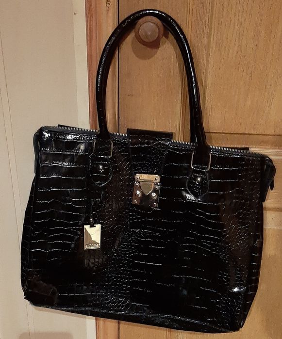 Продаётся сумка для деловой девушки или женщины