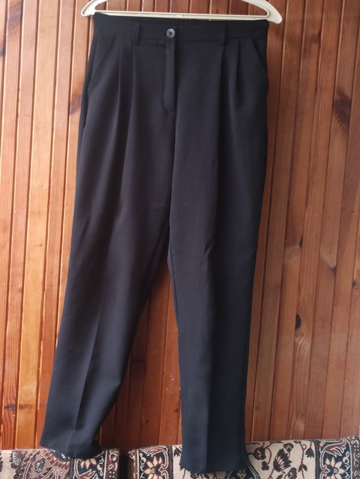 Жіночі чорні брюки