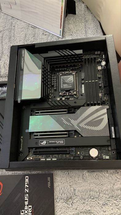 Płyta główna Asus Rog Maximus Z790 Hero wraz procesorem intel 12700kf. Ideał!