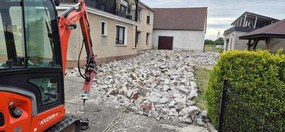 minikoparka z młotem, minikoparka z wiertnicą. RentSerwis wynajem