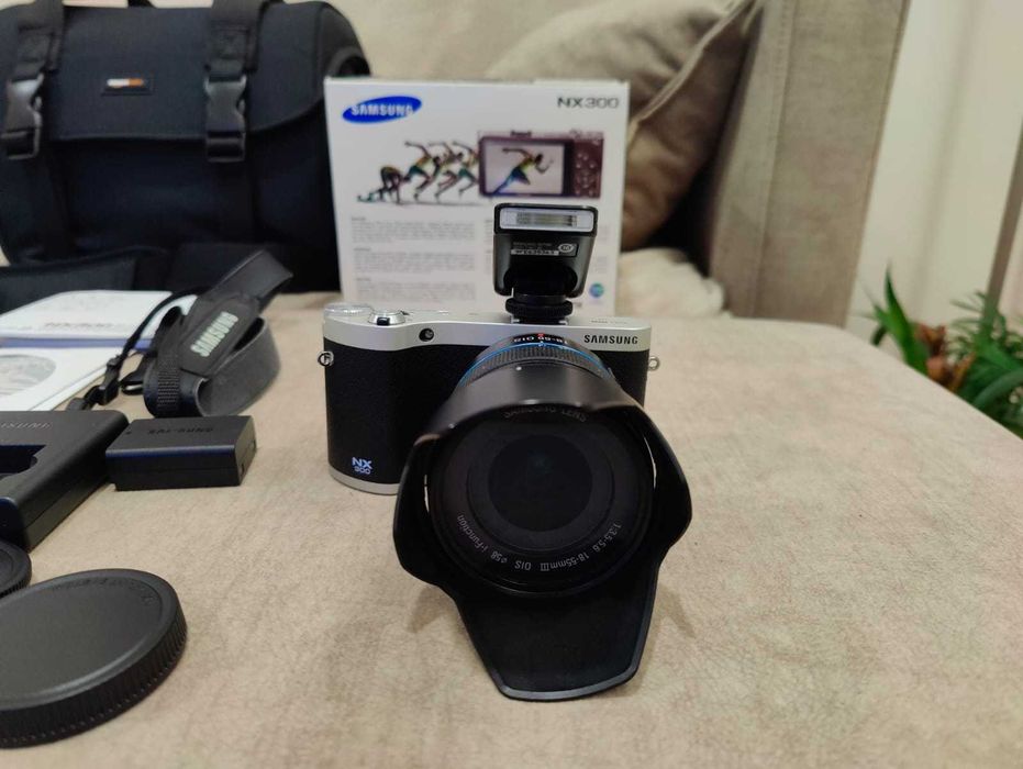Samsung NX 300 com vários extras em estado completamente nova!