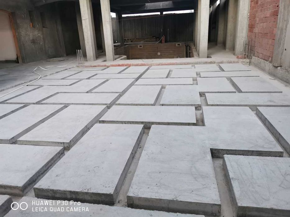 Podjazd z betonu wylewanego,  Beton szczotkowany - gładki, zacierany