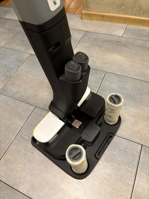 Mop wlektryczny bezprzewodowy Karcher FC 4-4