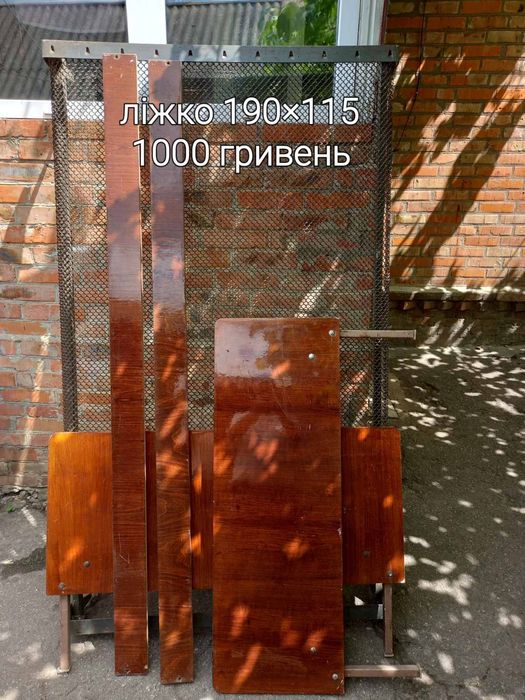 Ліжко. Меблі для спальні