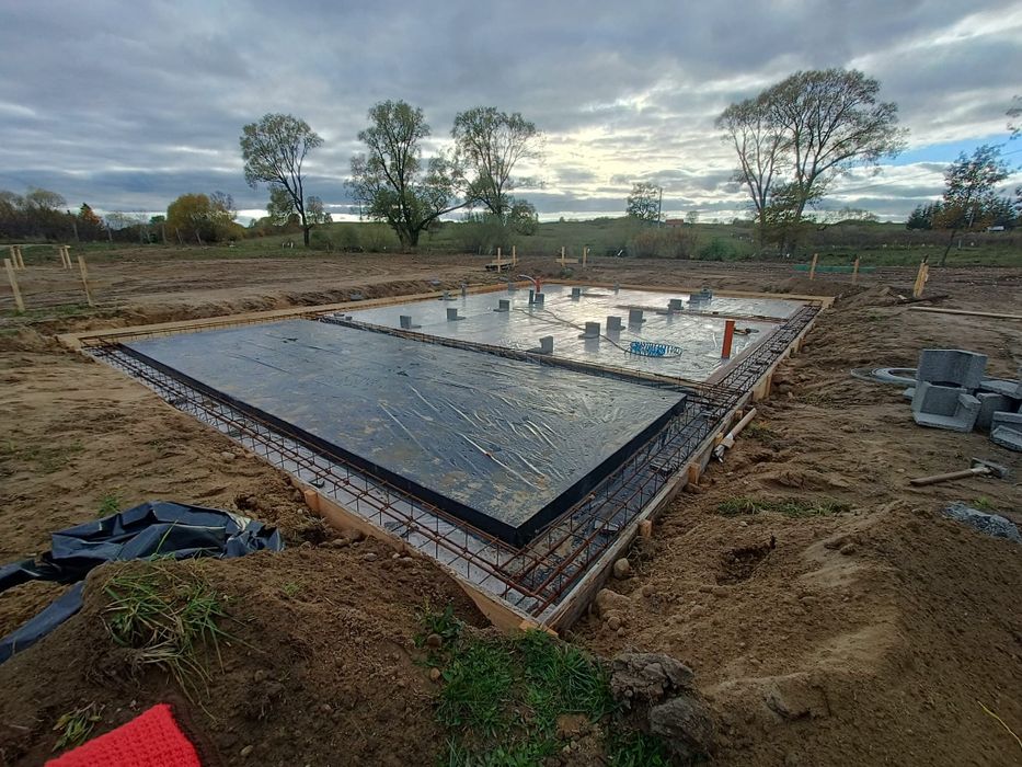 Budowa domów dachów stany surowe . Wolny termin początek roku.