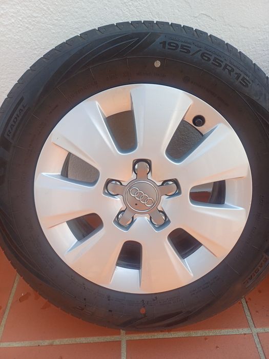 Vendo Jantes 15" com Pneus – Audi A3 8P