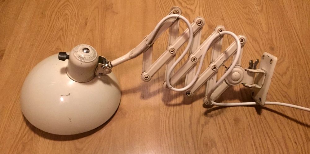 Candeeiro tesoura Kaiser Idell modelo 6718 em branco