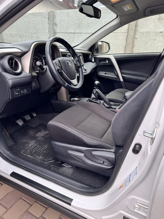 Продам власне авто кросовер toyota rav4 2014 року