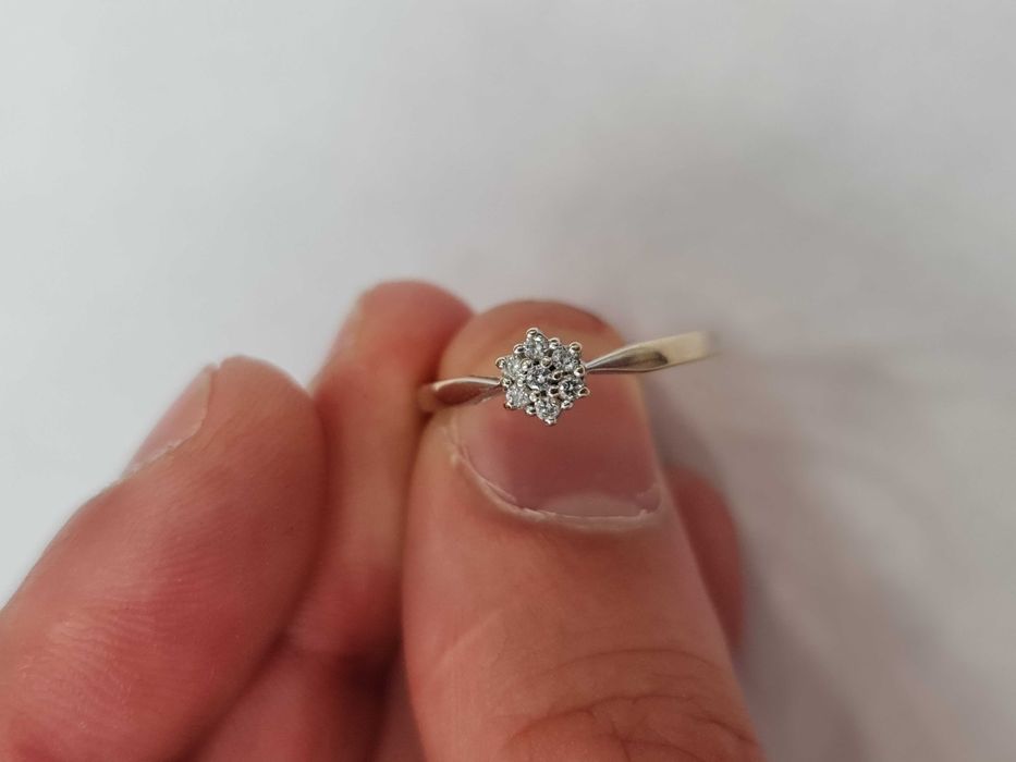 Apart! Piękny złoty pierścionek/ 585/ 1.76 gram/ R13.5/ Białe złoto