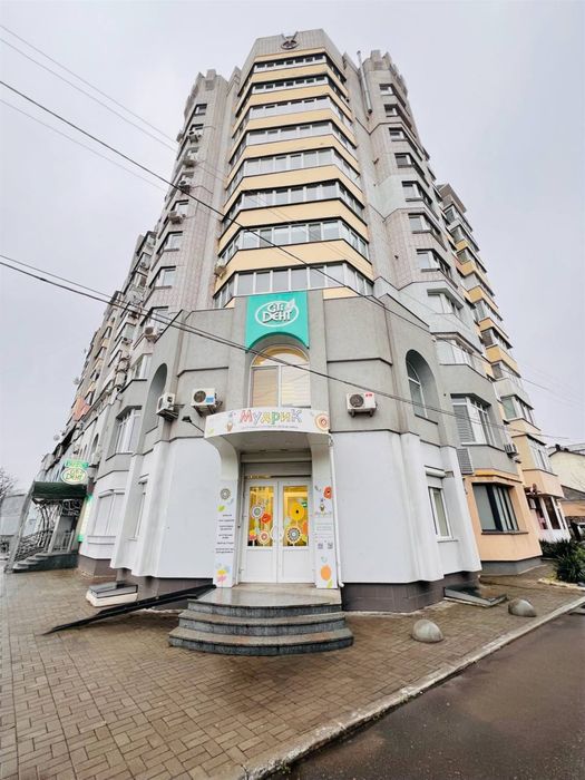 Продаж унікального фасадного приміщення  в ЦЕНТРІ, вул.Б.Хмельницького