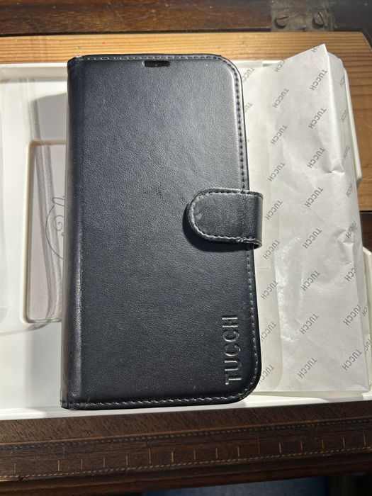 Capa TUCCI iPhone 15 Pro (6.1”) tipo livro | Como nova
