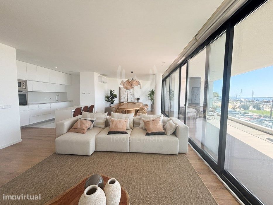 Apartamento T2 novo, garagem, piscinas, vista mar, Del Mar em Olhão
