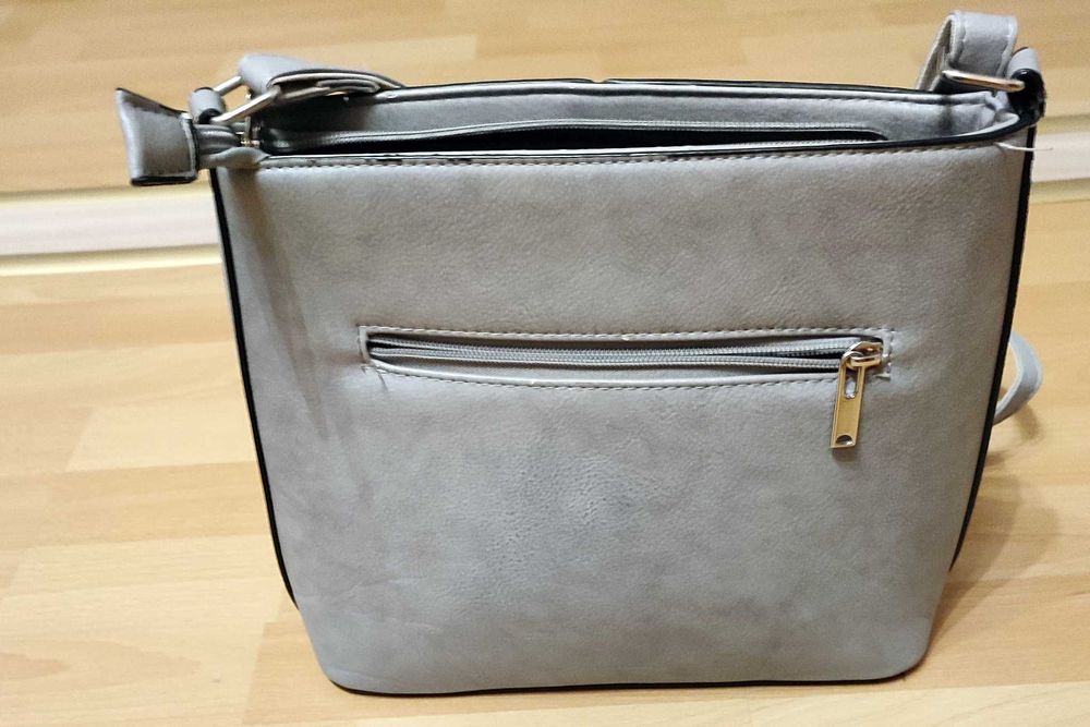 Szara torebka na ramię – pojemna