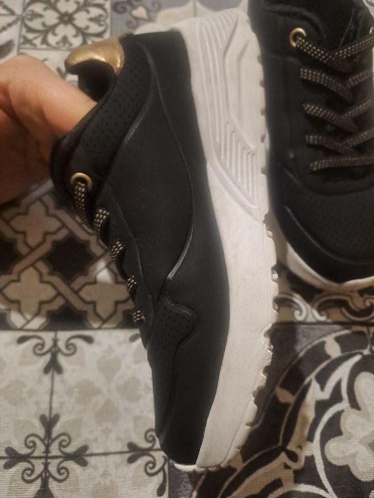 Продам дитячі скечерси на дівчинку,