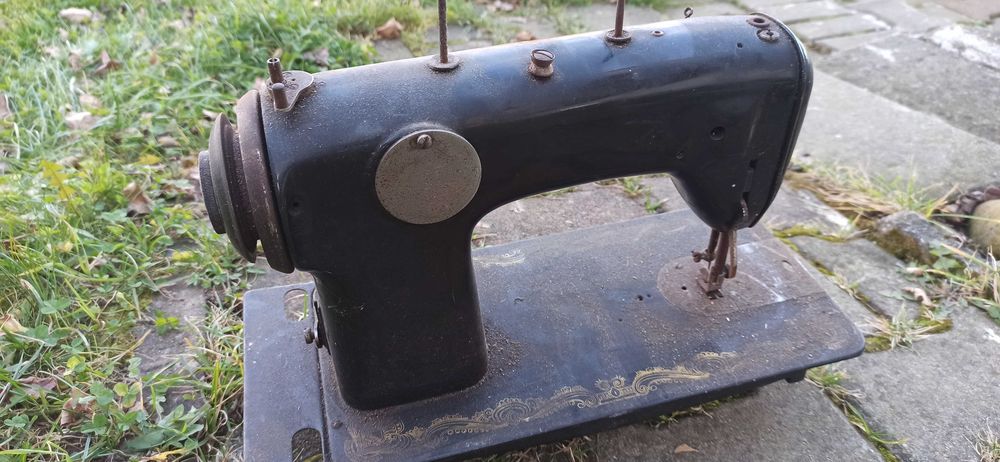 Maszyna do szycia Westa