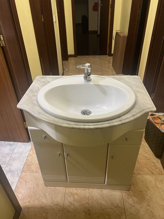 Movel lavatório com torneira