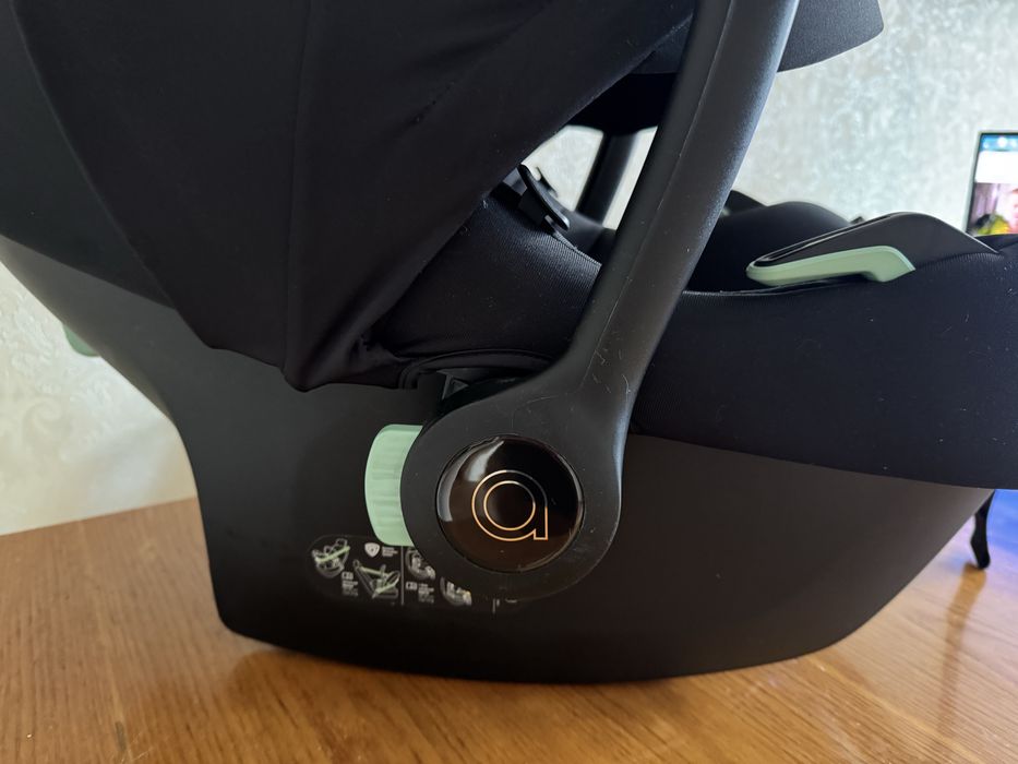 Автолюлька Anex с рождения до 13 кг и адаптеры для установки на шасси