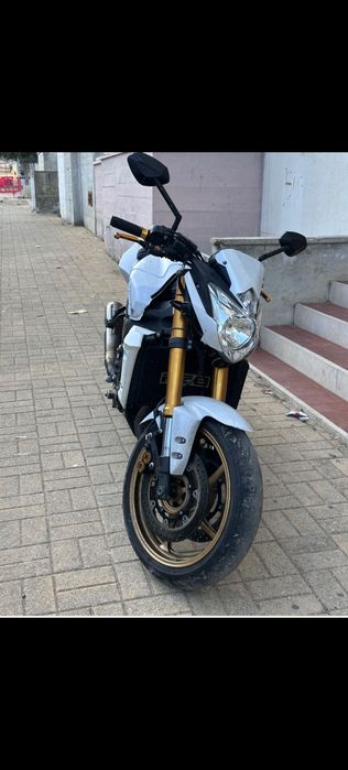 Vendo moto fz8 completamente nova com 30mil km