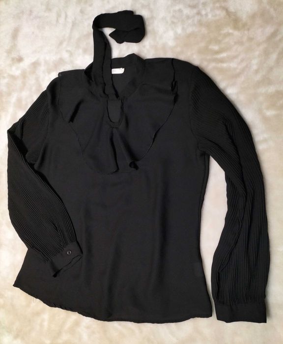 Blusa preta com gola de folho, tam. M, HQ80