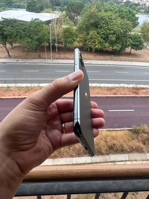 iPhone 11 Pro Max como Novo (Garantia de 6 meses)
