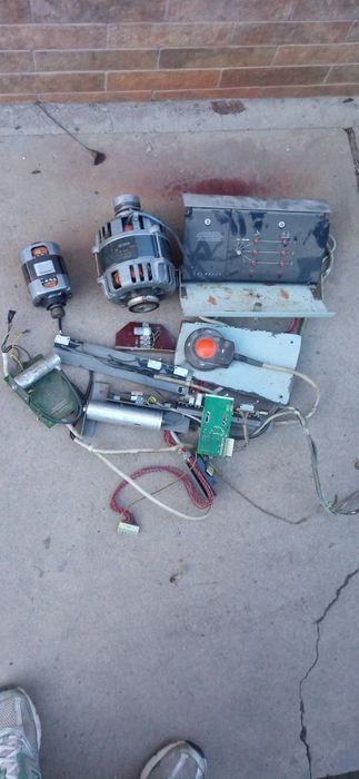 Електромотори Siemens та деталі до крісла Sirona !