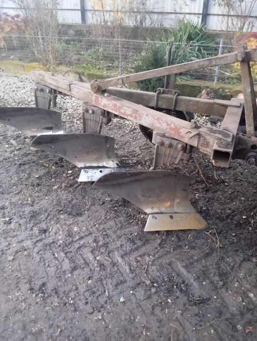 Продам плуг плн 3