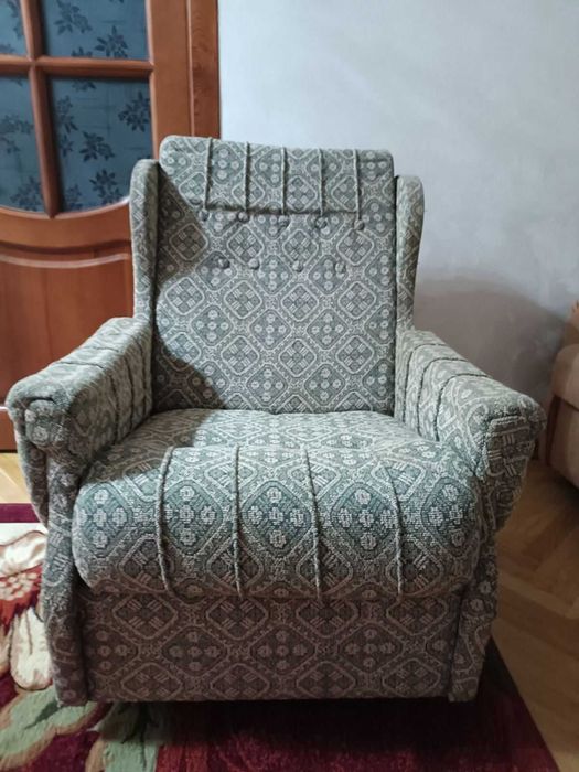 М’яке крісло в хорошому стані